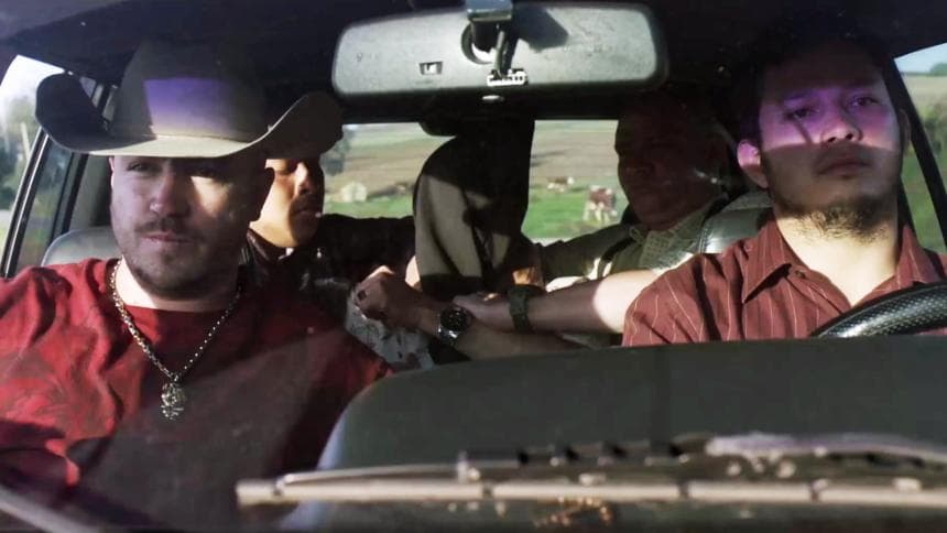 Arturo no recibió buenas noticias: “El Cano no quiere recibirte... te vas a tener que ir de Juárez”. Inesperadamente, cuando Arturo era trasladado, se escuchó la voz de ‘El Chente’ a través de la radio “cambio de planes, no suelten a Arturo… ‘El Cano’ se va a encargar de él”