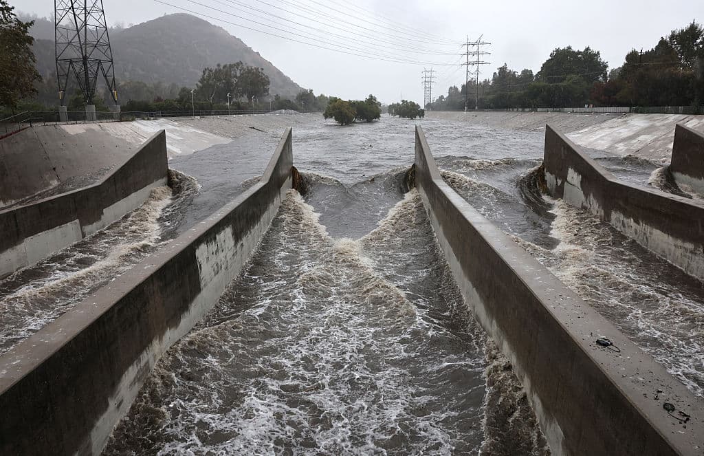 Todos los carriles en dirección sur de la autopista 5 y Hollywood Way en Sun Valley fueron reabiertos tras un accidente con un camión volcado.