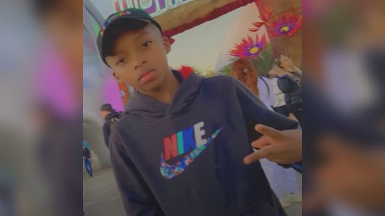 Ezra Blount fue pisoteado en el momento en que el evento
<a href="https://www.univision.com/local/houston-kxln/policias-disfrutando-concierto-astroworld-fotos">se salió de control</a> y resultó con heridas muy serias consideradas catastróficas por los abogados que representan a la familia.