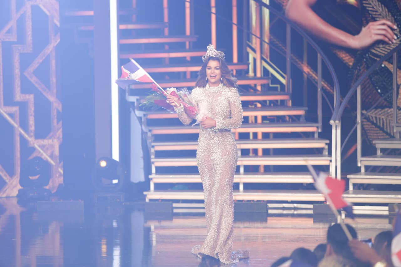 Tras una ardua disputa y duras pruebas que enfrentar, la dominicana Clarissa Molina se coronó como la nueva reina de Nuestra Belleza Latina. Repasa foto a foto la gran final #NBL VIP.