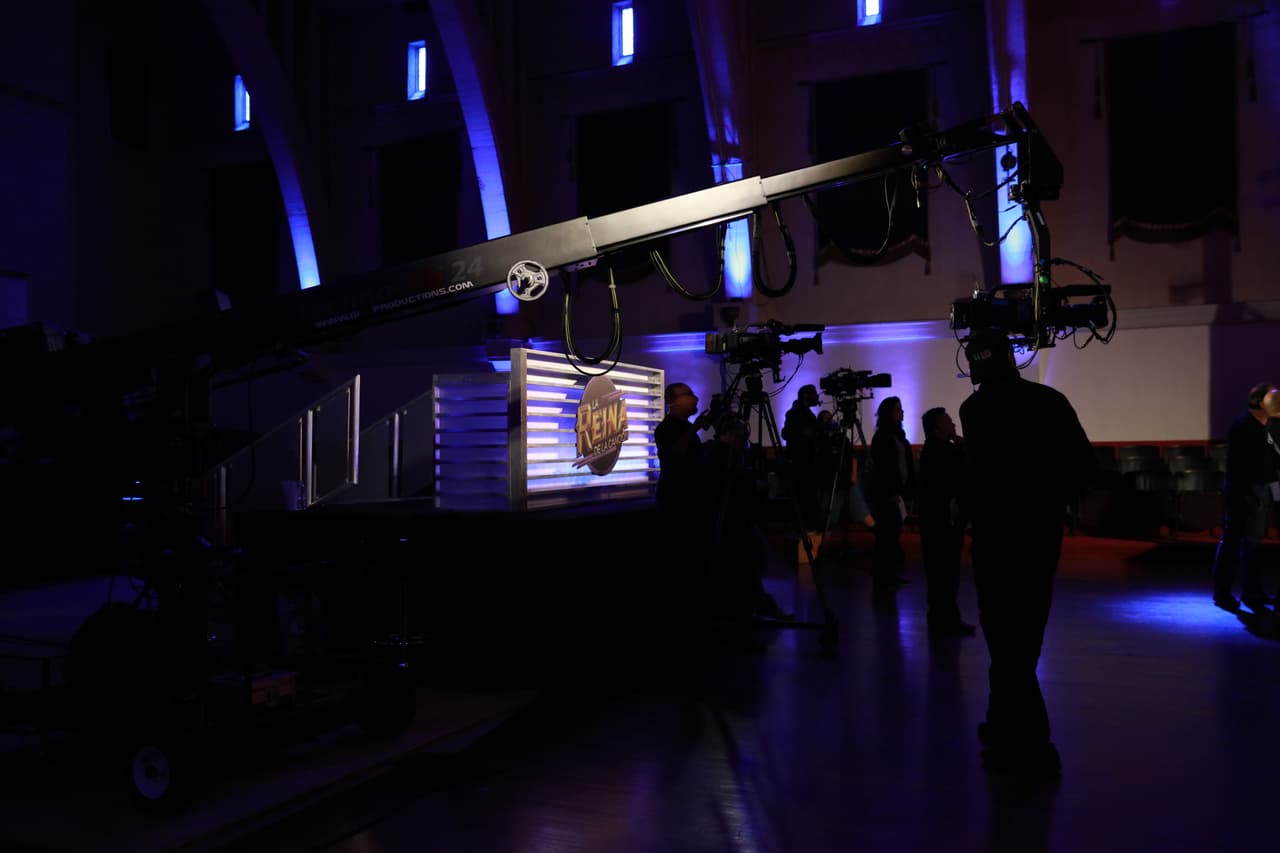 Ya tenemos a las 24 que pasan a la Casa Reina. Aunque todas se lucieron, muchas se quedaron con el sueño a medias. We take you backstage en este primer show.