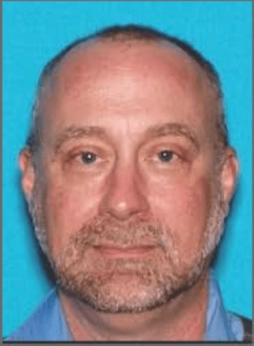 <h3 class="cms-H3-H3">Gordon Strater</h3>
<br>
<br>Trabajador del Servicio Postal de 
<a href="https://www.univision.com/temas/estados-unidos-de-america">Estados Unidos</a>, este hombre de 55 años-habitante de Blackwood, Nueva Jersey- fue arrestado el pasado 12 de mayo 
<b>al ser sospechoso de poseer material de abuso sexual infantil. </b>
<br>