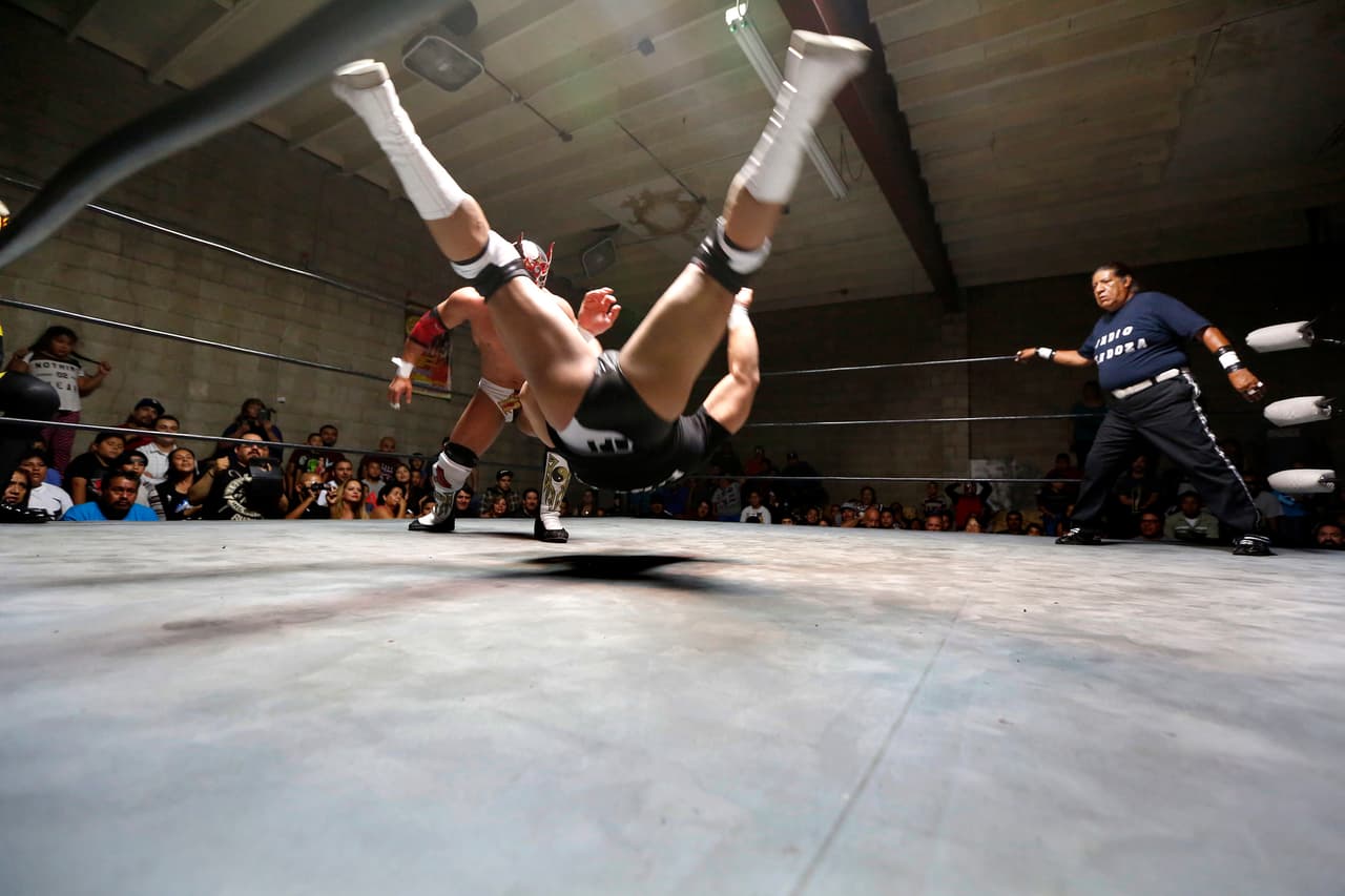 La lucha libre es muy popular en México, pero la afición ha decrecido en Los Ángeles.