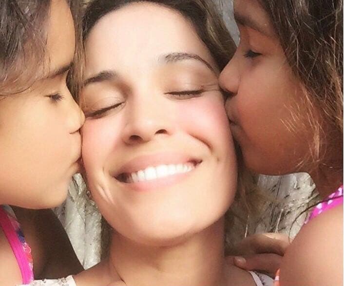 A través de sus redes sociales, Karla ha compartido bellos instantes de su faceta como mamá.