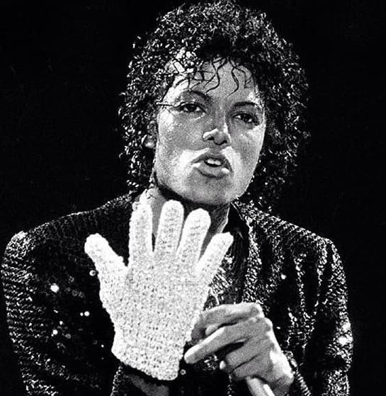 Michael Jackson se operó la nariz a finales de los 70, pero no sería el único cambio físico que se haría en el rostro.