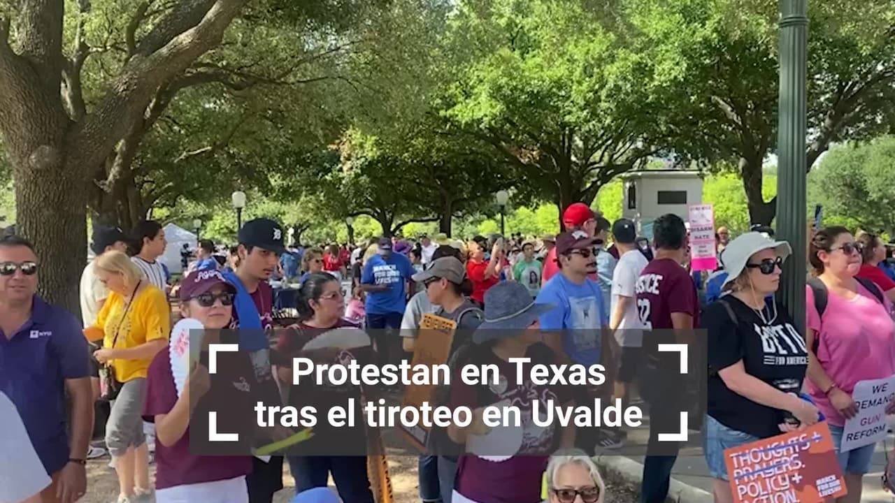 Texanos se plantaron frente al capitolio en Austin para exigir un cambio en las leyes de armas del estado. "Lo que me motiva son todos los niños fallecidos por gente que siempre pueden ir a comprar sus rifles que no tienen por qué tener", dijo Amy Alvarado.