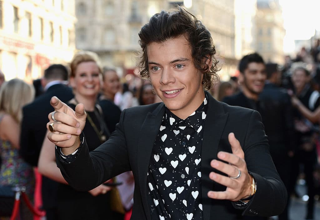 Gucci trajo a Styles para una campaña de alta costura en 2018, que se filmó en el norte de Londres y presentaba moda inspirada en la década de 1970.