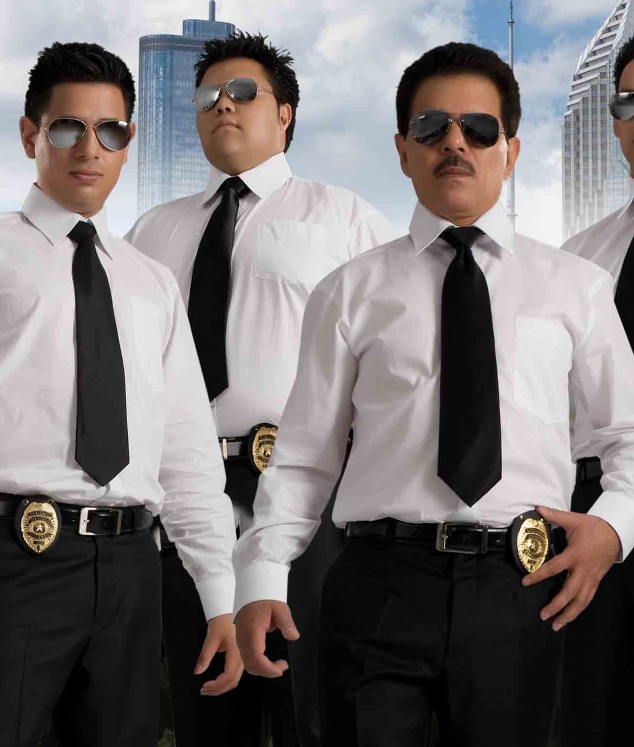 El cantante duranguense, dice que moriría si dejara la música y no concibe la idea de ver a Patrulla 81, sin José Ángel Medina: “Yo creo que me moriría, pues la vida del músico es su grupo, así que yo seguiré hasta que ya no pueda”.
<br>