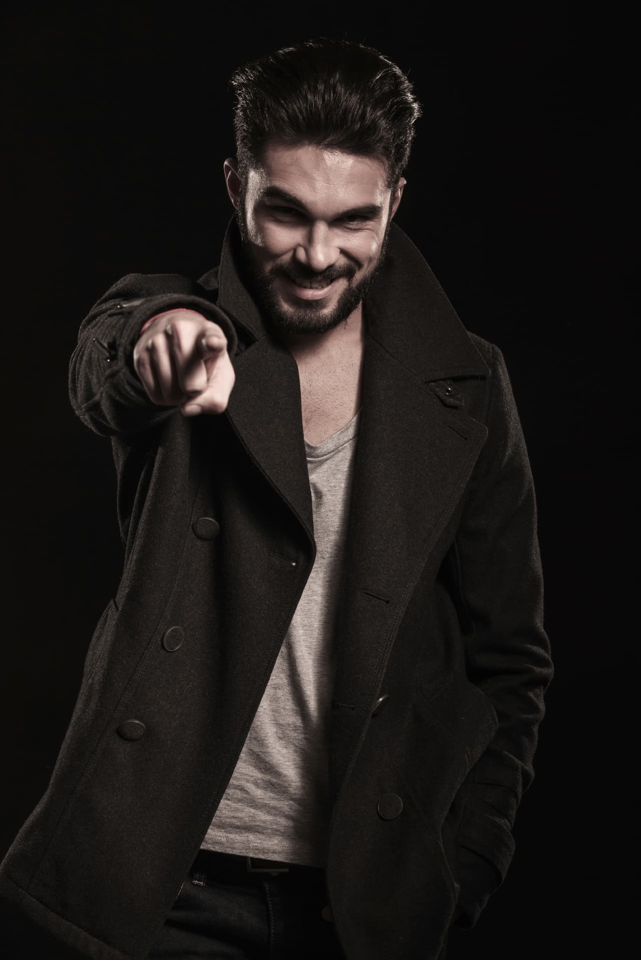 <b>Lo que más irrita a un Acuario.</b>
<br>Las personas que tratan de controlarte, limitar tu libertad, vigilarte, decirte cómo debes vivir tu vida y aferradas a viejos métodos son las que más te irritan pues tú eres un signo del futuro.