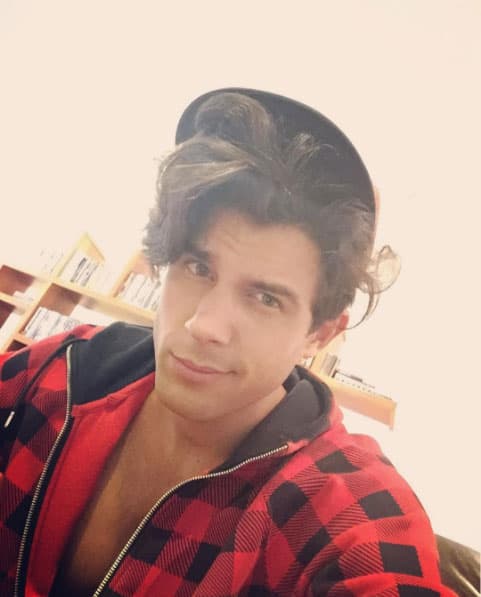 Este galán tiene 30 años y nació en Buenos Aires, Argentina.