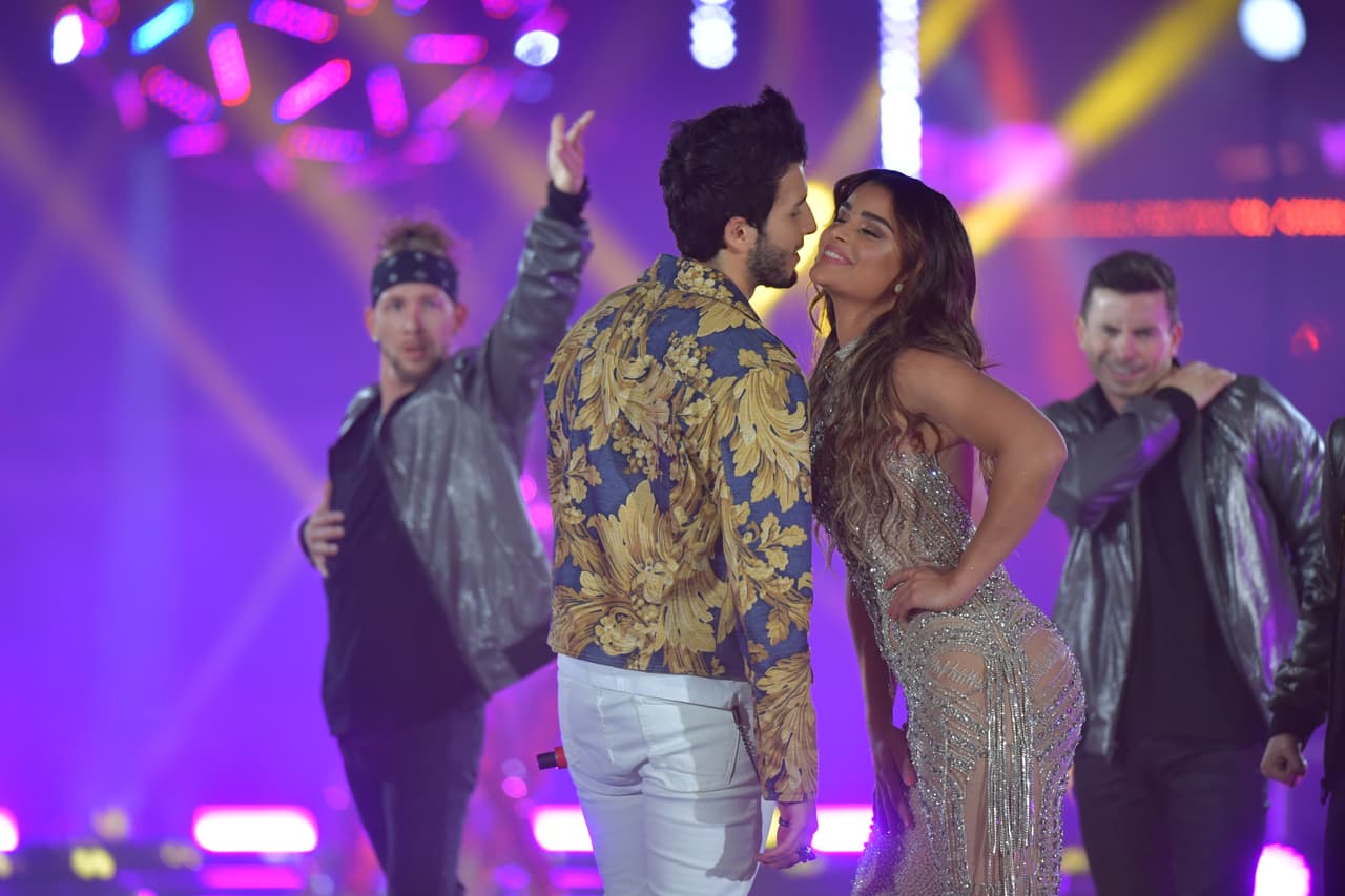 ¿Quién le habrá robado el beso a quién? 
<a href="https://www.univision.com/shows/nuestra-belleza-latina/hubo-beso-o-no-entre-sebastian-yatra-y-clarissa-molina-te-mostramos-foto-a-foto-fotos" target="_blank">Te lo mostramos foto a foto</a>.