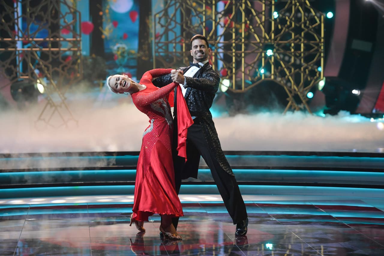 Finalmente le tocó el turno a Dayanara Torres, quien aseguró haberse emocionado desde que comenzó el baile.