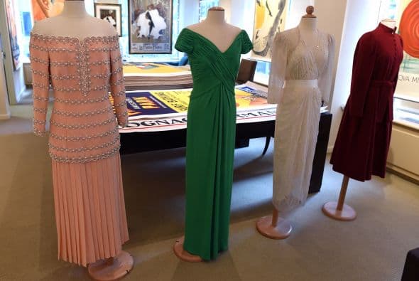Tres de los vestidos son de la diseñadora Catherine Walker, que pasó a ser una amiga íntima de la princesa.