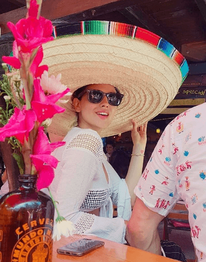 Por último, la también cantante señaló: "Lo que más tristeza me da es que en mi país y mi gente sea el que siempre me ataque más. Nunca cambiaremos, México".