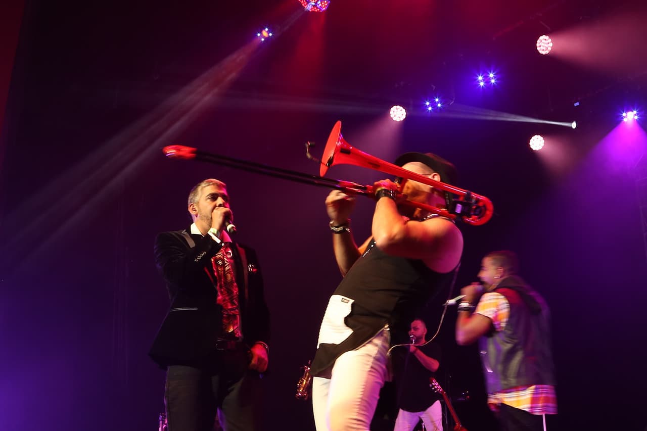 Fue el primer show de Orishas desde que
<a href="http://http://www.univision.com/musica/entrevista-con-orishas-sobre-su-reencuentro-regresan-los-dioses-del-rap-cubano" target="_blank">anunciaron su regreso</a> hace unos meses.