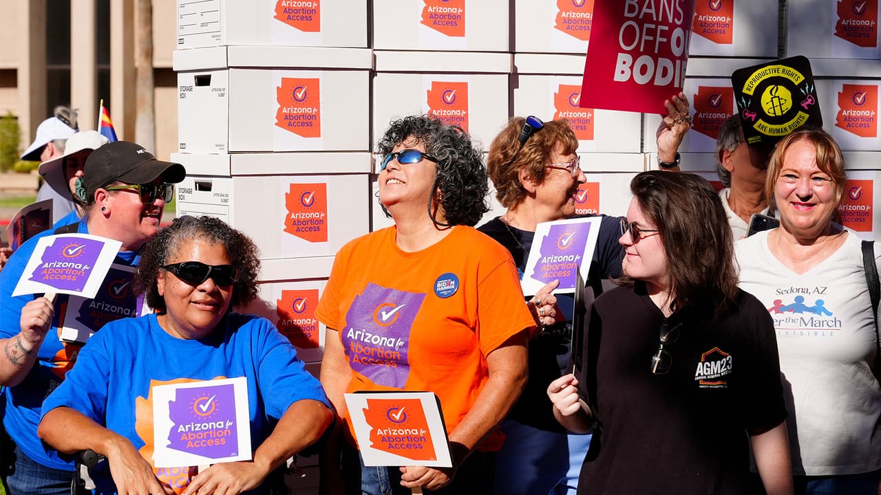 Un folleto electoral desata polémica en Arizona por referirse al feto como "ser humano no nacido"