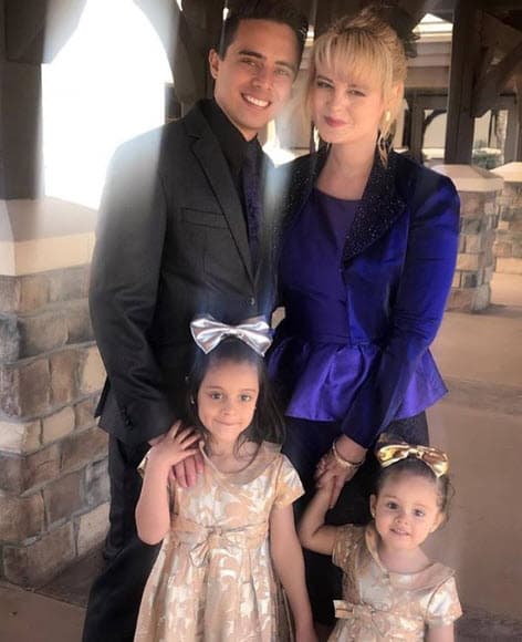 Entre más crece, la pequeña London tiene más parecido con su mamá.