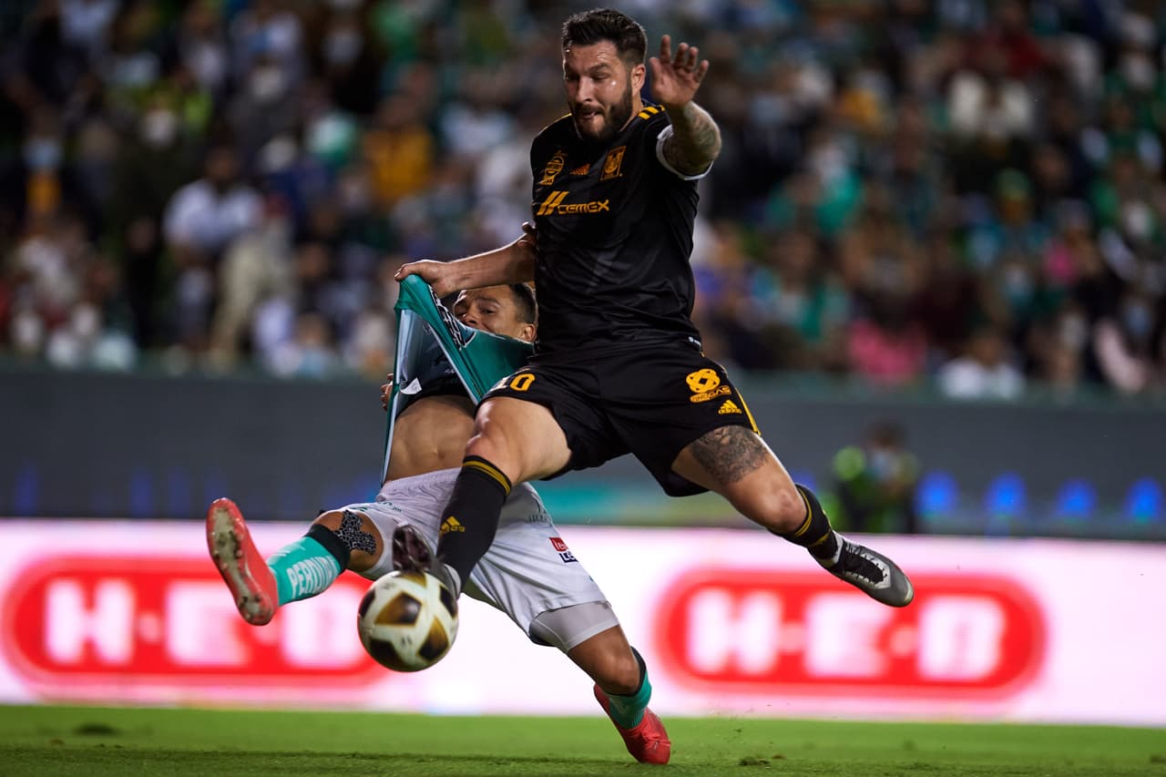 El ímpetu de León por buscar el segundo gol provocó que descuidarán la última línea, lo que en minutos les haría pagar.