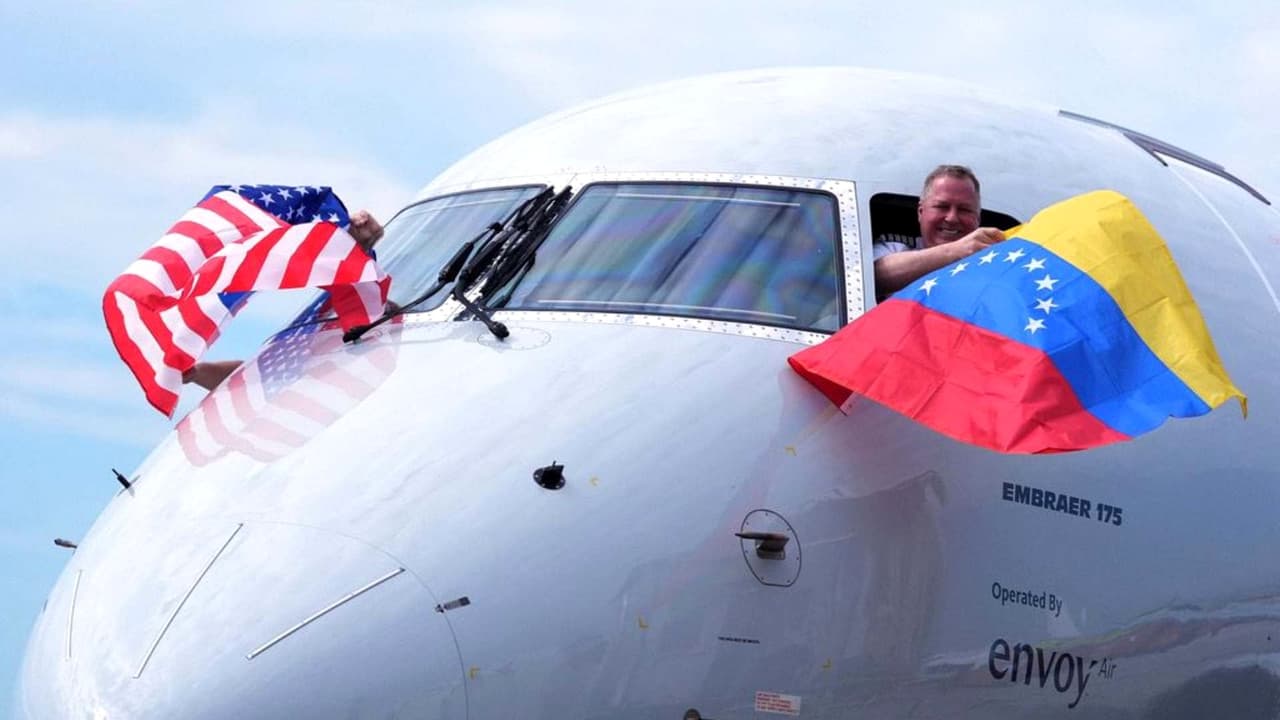 El gesto del capitán del primer vuelo de American Airlines hacia Venezuela antes de despegar de Miami