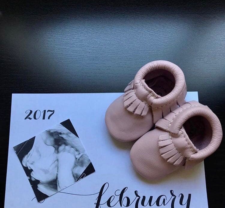 En febrero de 2017, Johnny anunció que debutaría como abuelo de una hermosa princesita que llevaría el nombre de Amaia.