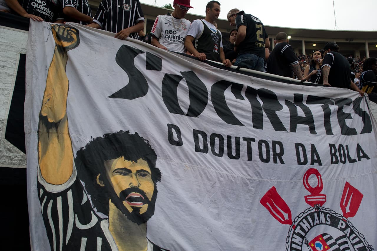La 'torçida' (barra) más grande de Brasil es indiscutiblemente la del Corinthians de Sao Paulo. Para los corinthianos, la máxima figura es Sócrates 'El Doctor del Balón'.