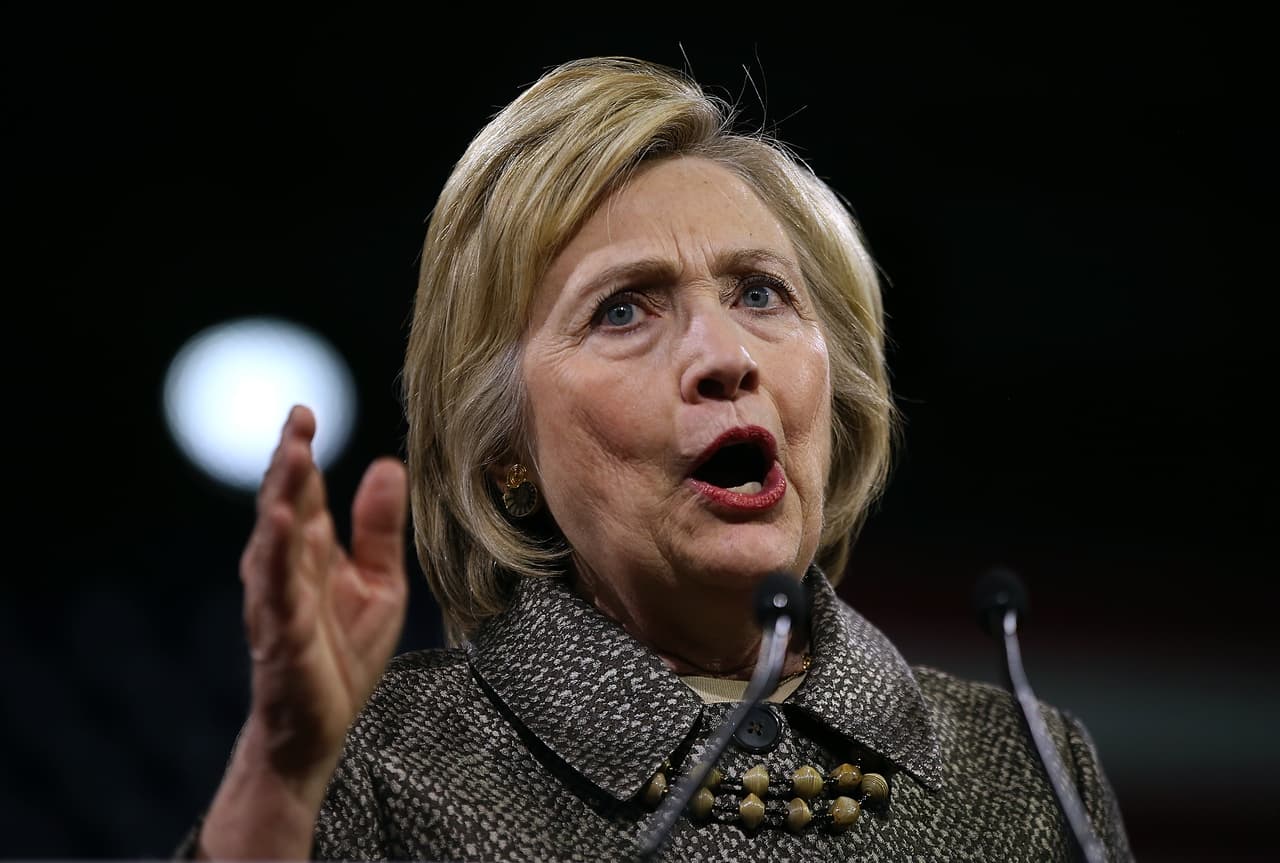 Clinton dice que ley aprobada ante crisis en Puerto Rico es la "mejor opción"