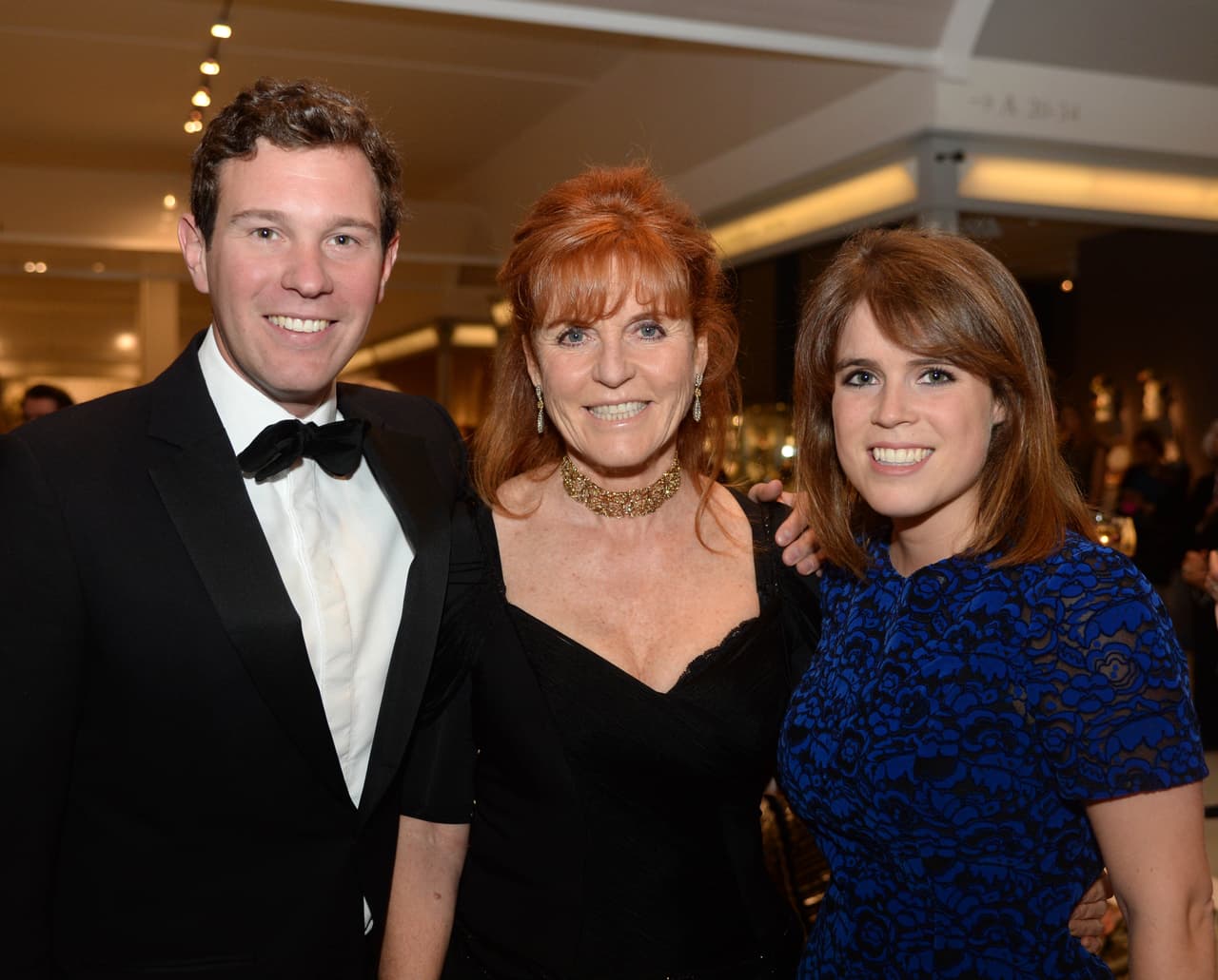 La primera en felicitarlos después del anuncio oficial del compromiso, el 22 de enero, fue la duquesa de York, quien usó su propio Twitter (ella, al estar divorciada, no es miembro oficial de la dinastía) que les mandó un efusivo mensaje.