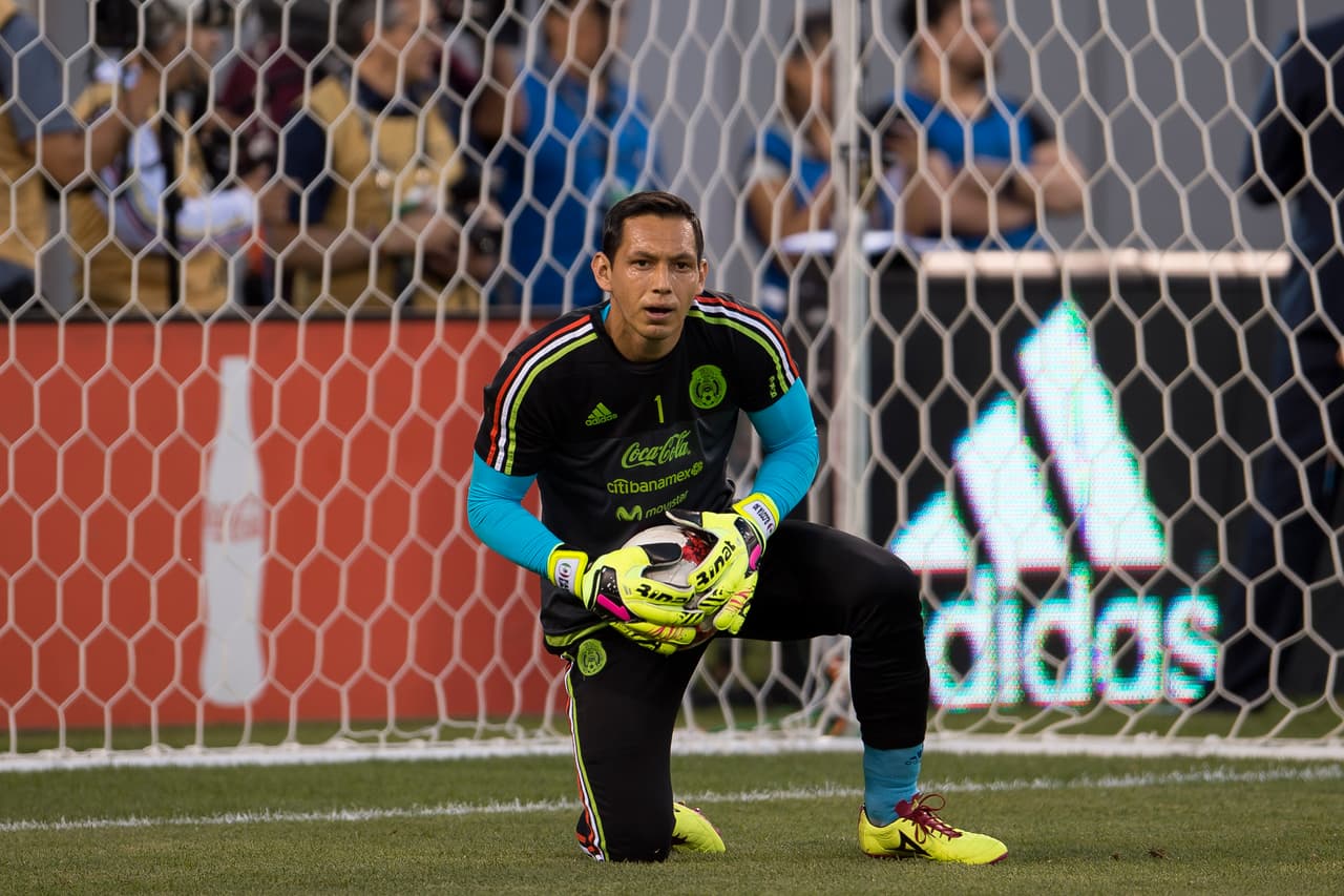Rodolfo Cota es uno de los arqueros favoritos de Juan Carlos Osorio y esta convocatoria lo confirma. El arquero de Chivas está peleando un lugar para subirse al avión rumbo a Rusia 2018 y claramente le lleva ventaja a Jonathan Orozco y Gibrán Lajud.