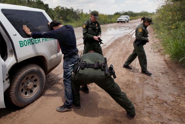 El líder de la minoría republicana en el Senado, Mitch McConnell, dijo que respalda las audiencias sobre la posible modificación de la 14ta Enmienda, aunque insistió que Washington debería concentrarse primero en garantizar la seguridad y protección de la frontera con México.