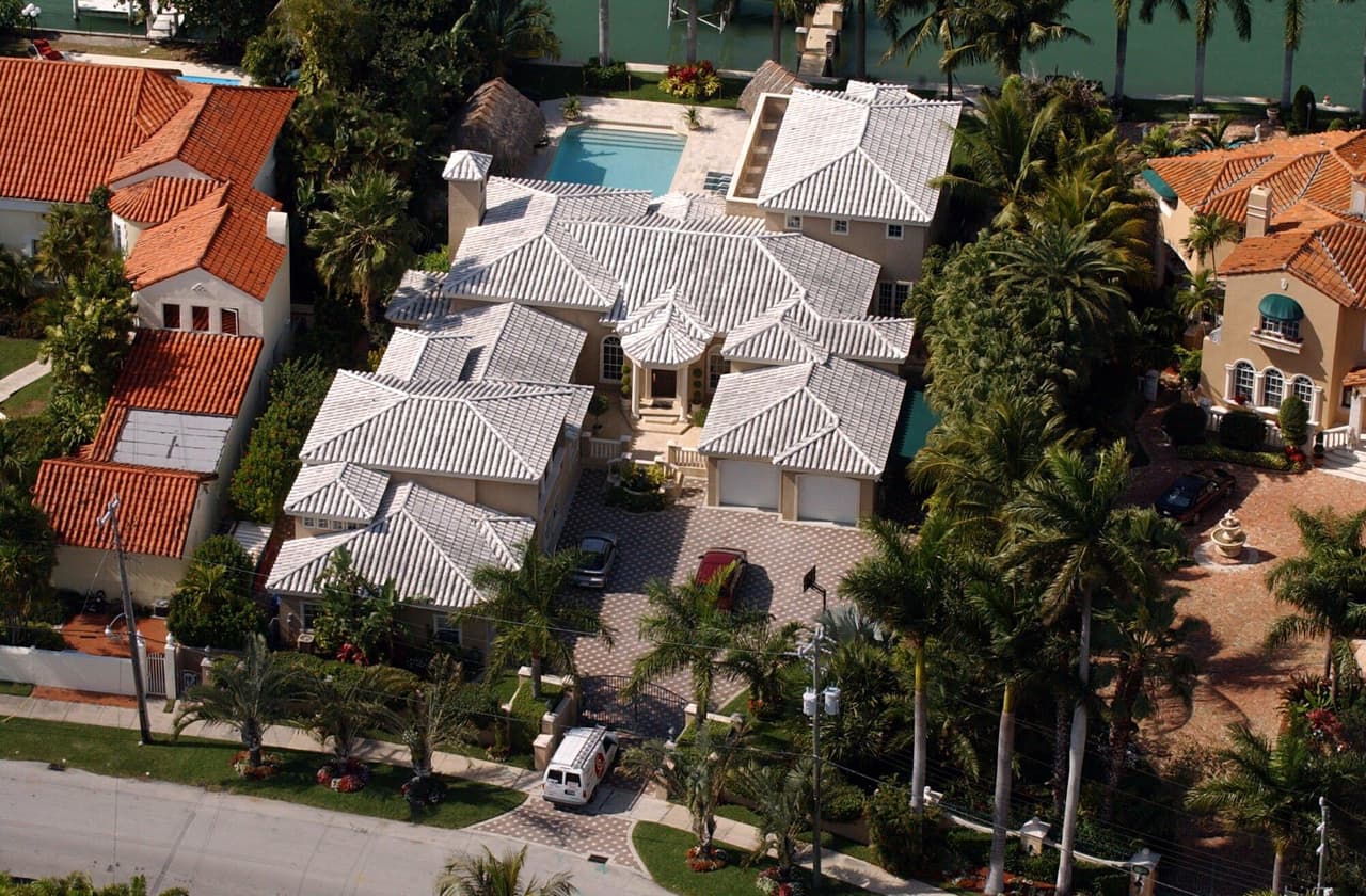 Shakira decidió venderla ya que por ahora vive con su pareja, el futbolista Gerard Piqué, en Barcelona, España.