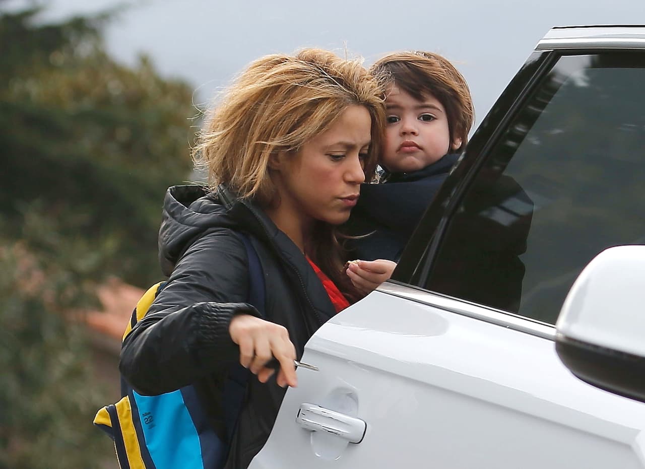 Shakira tiene sus pequitas y algunas líneas de expresión, algo que sí desapareció de la tan criticada imagen.