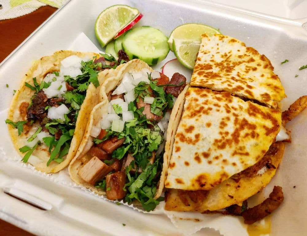 <b>Gym Tacos</b>
<br>Dirección: 220 E Six Forks Rd Raleigh, NC 27609
<br>Teléfono: (919) 600-9449
<br>Sitio web:
<a href="https://gym-tacos.com">https://gym-tacos.com</a>
<br>
<b><a href="https://www.yelp.com/map/gym-tacos-raleigh">Cómo llegar</a></b>
<br>
<br>Un usuario de Yelp dijo: “En serio, estos pueden ser los mejores tacos que he probado. Probé los tacos de carnitas y gringas. ¡Estaban tan buenos!”.