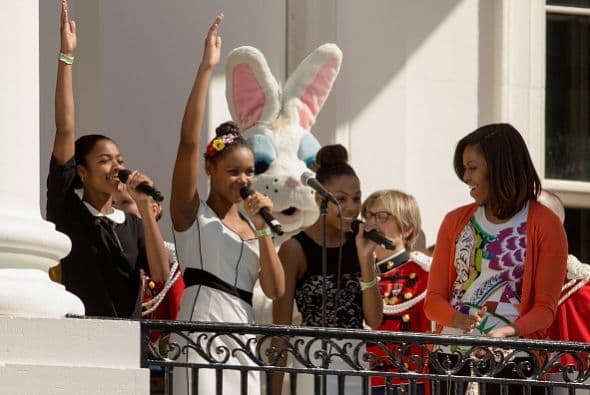 Desde el balcón Truman, Michelle invitó a todo el país a colgar en Instagram una foto con la etiqueta #GimmeFive para "desafiar" a otra persona a hacer algo sano con su vida. El grupo infantil ID4GiRLS interpretó el himno nacional a su lado.