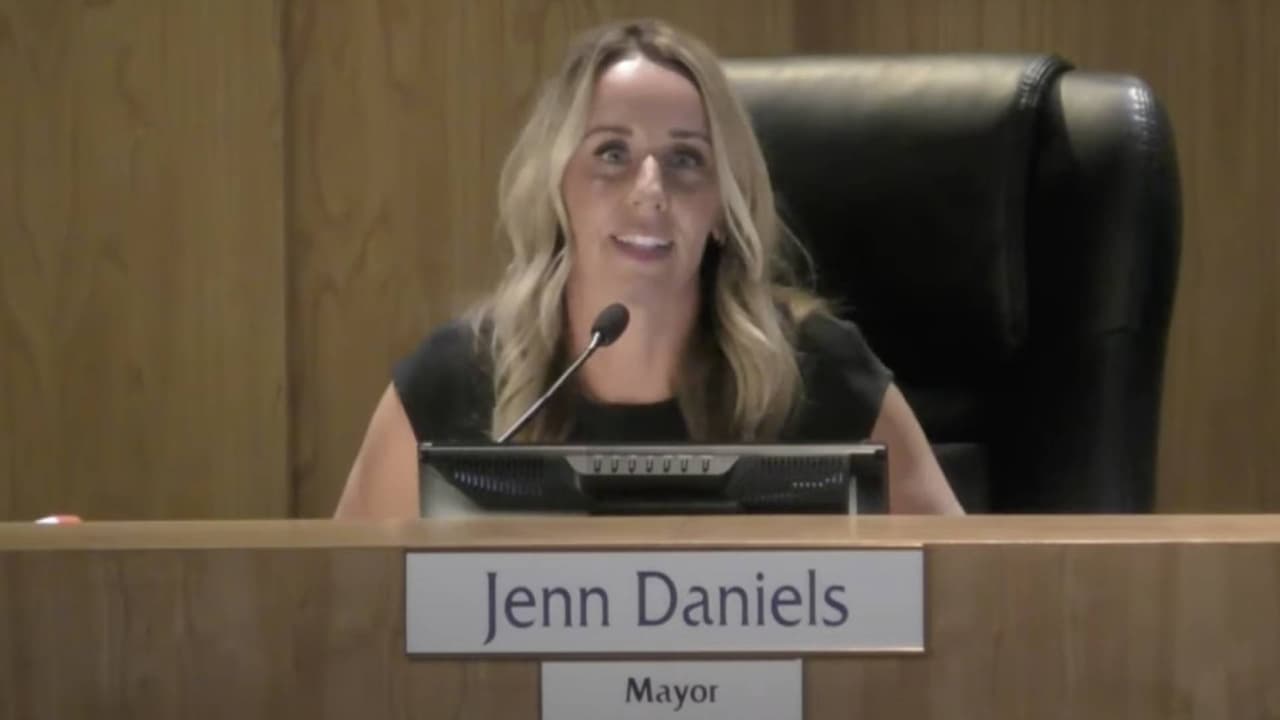 Presenta su renuncia la alcaldesa Jenn Daniels de Gilbert 