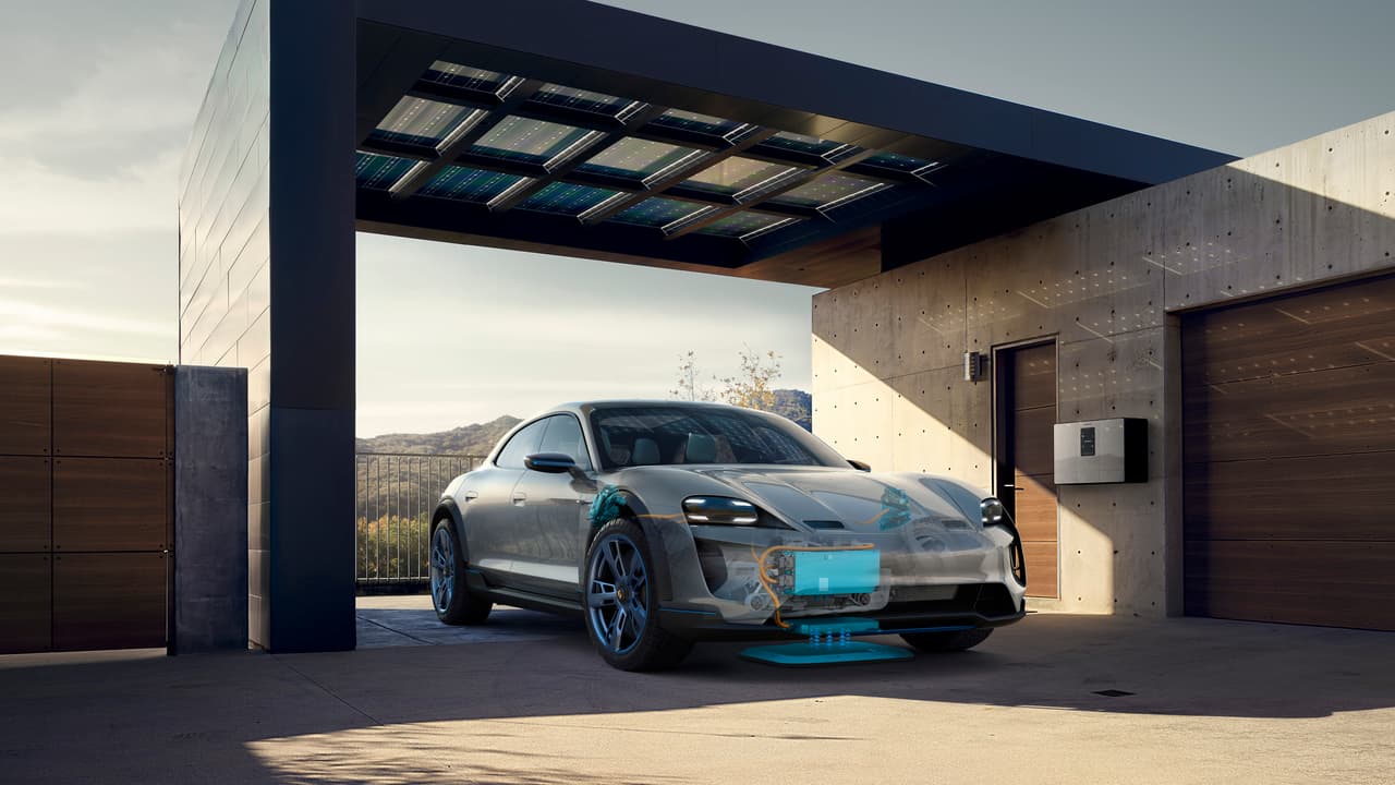 El Porsche Mission E Cross Turismo puede adquirir su 
<b>carga por inducción</b>, un método de carga que hemos visto una incontable cantidad de veces en el campo especulativo pero que aún no ha logrado pasar al campo de la realidad comercial automotriz.