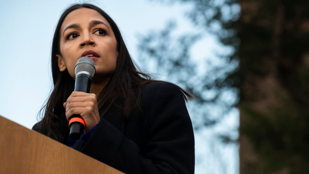 "No me criaron para aceptar el abuso de los hombres": Ocasio-Cortez responde al republicano Ted Yoho