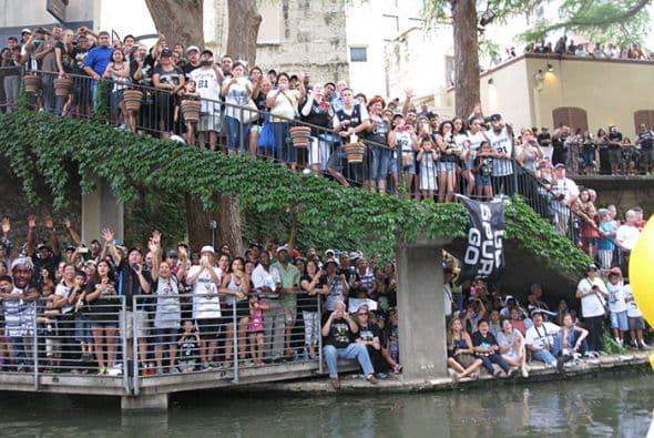 Photos: Spurs Championship Parade 2014 Barges