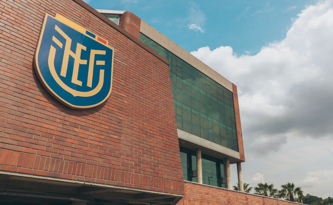 Mueren tres directivos del futbol de Ecuador por coronavirus