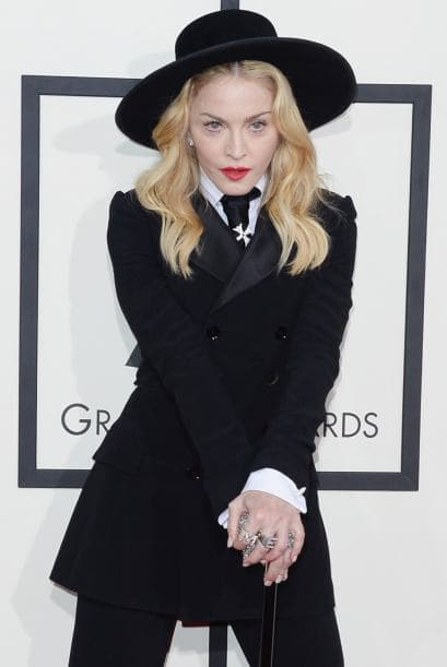 Sin embargo, la cantante se niega a envejecer y en un intento por parar el tiempo se ha sometido a varios procedimientos estéticos, que no le dejaron los mejores resultados.