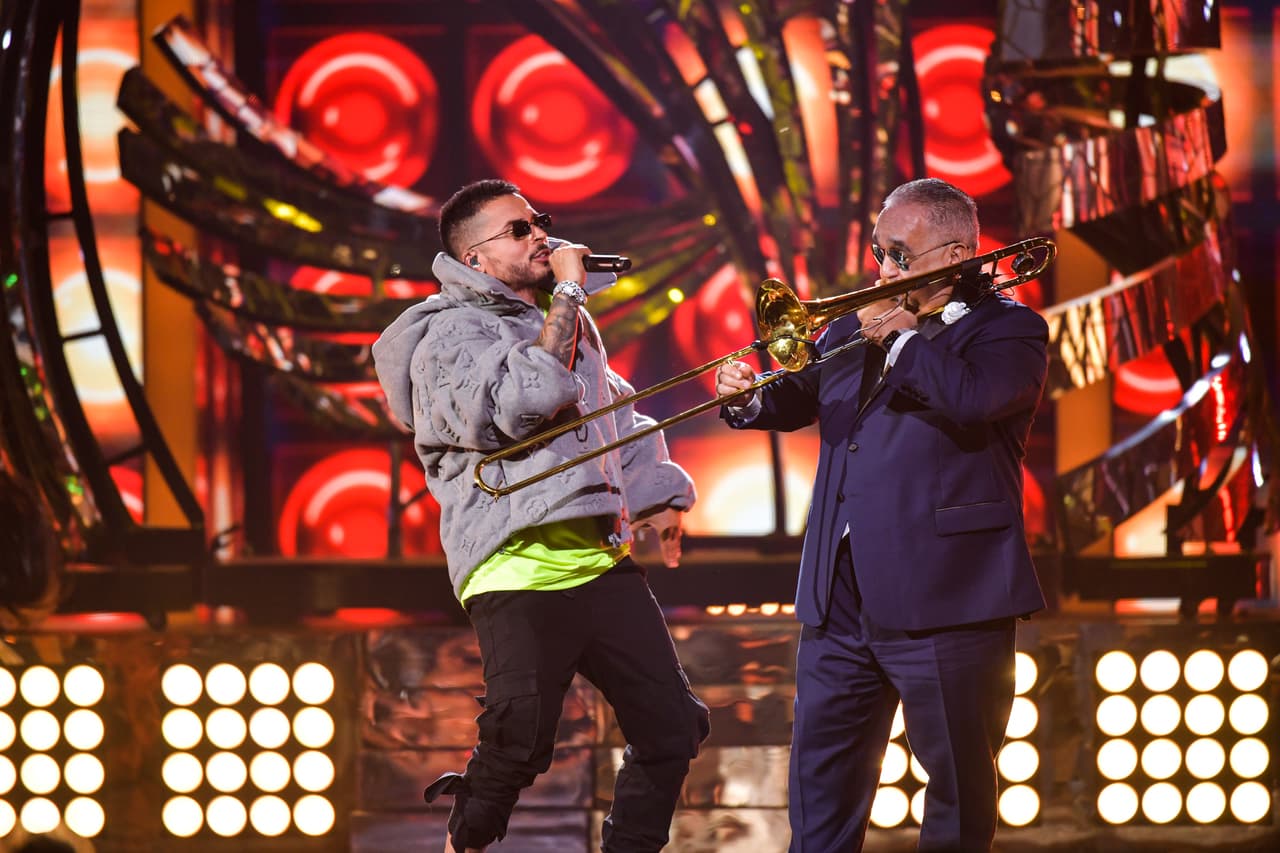 Sobre el escenario sonó el tema 'Perriando'.