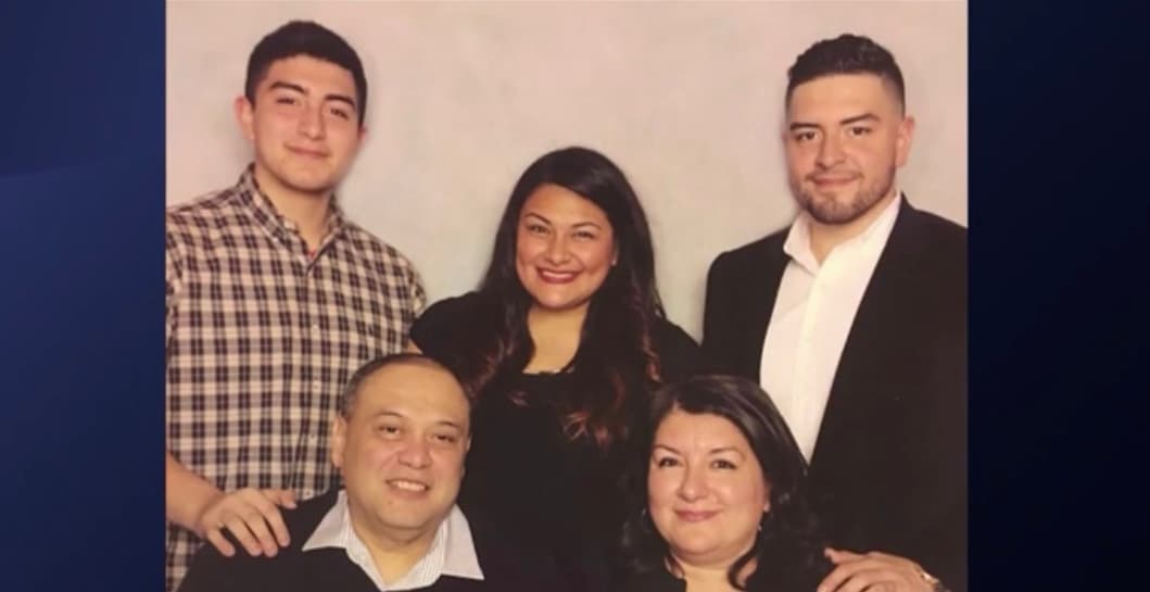 La esposa de Guadalupe se cuidados intensivos en el hospital Loyola en Maywood, a la espera de mejorar para poder regresar a la casa con sus hijos y nietos.