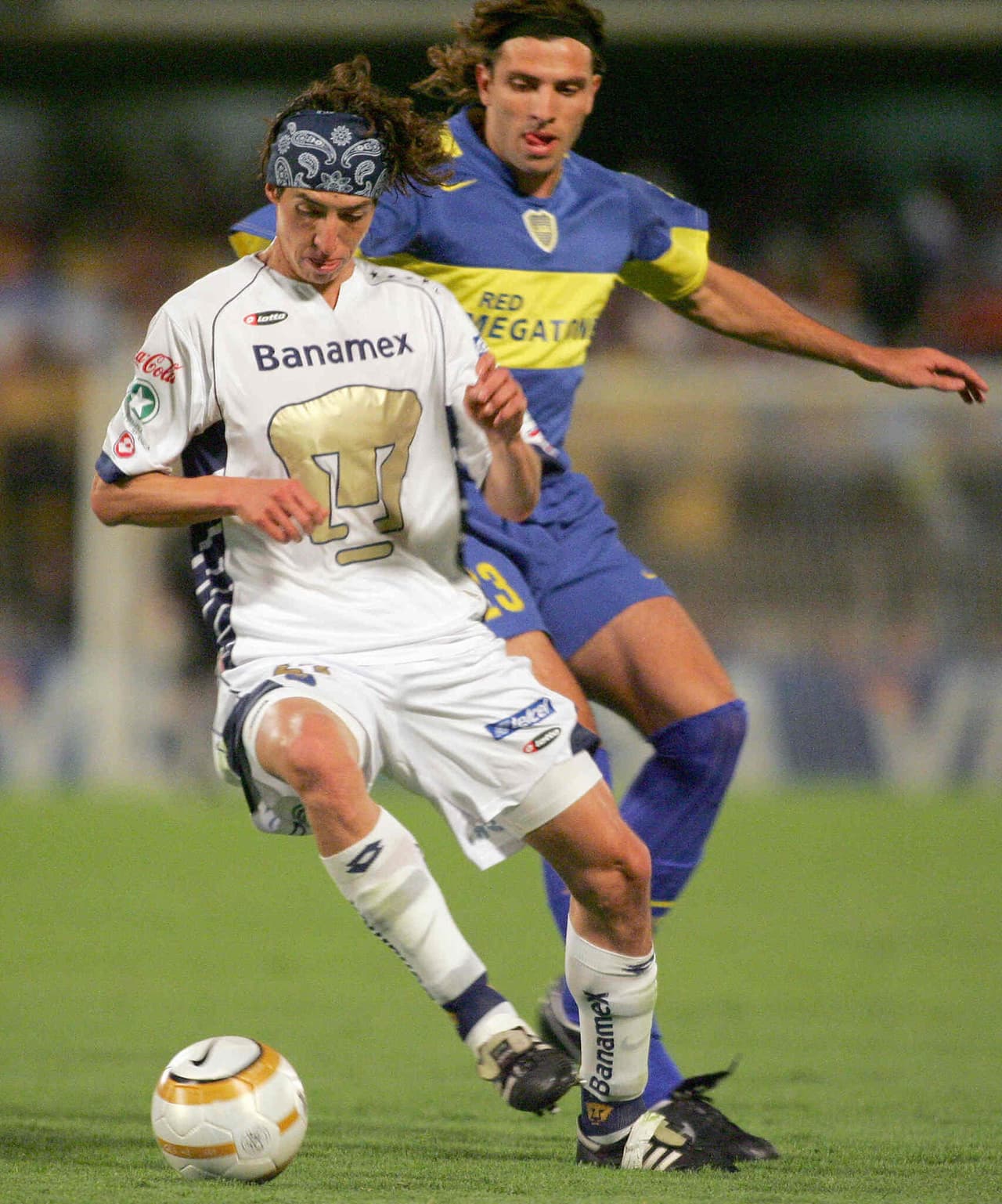 Marco Antonio Palacios lució bellos paliacates cosidos a mano para exhaltar lo hecho en México.