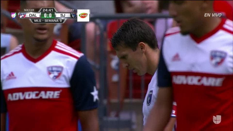 Tiro desviado de Shea Salinas