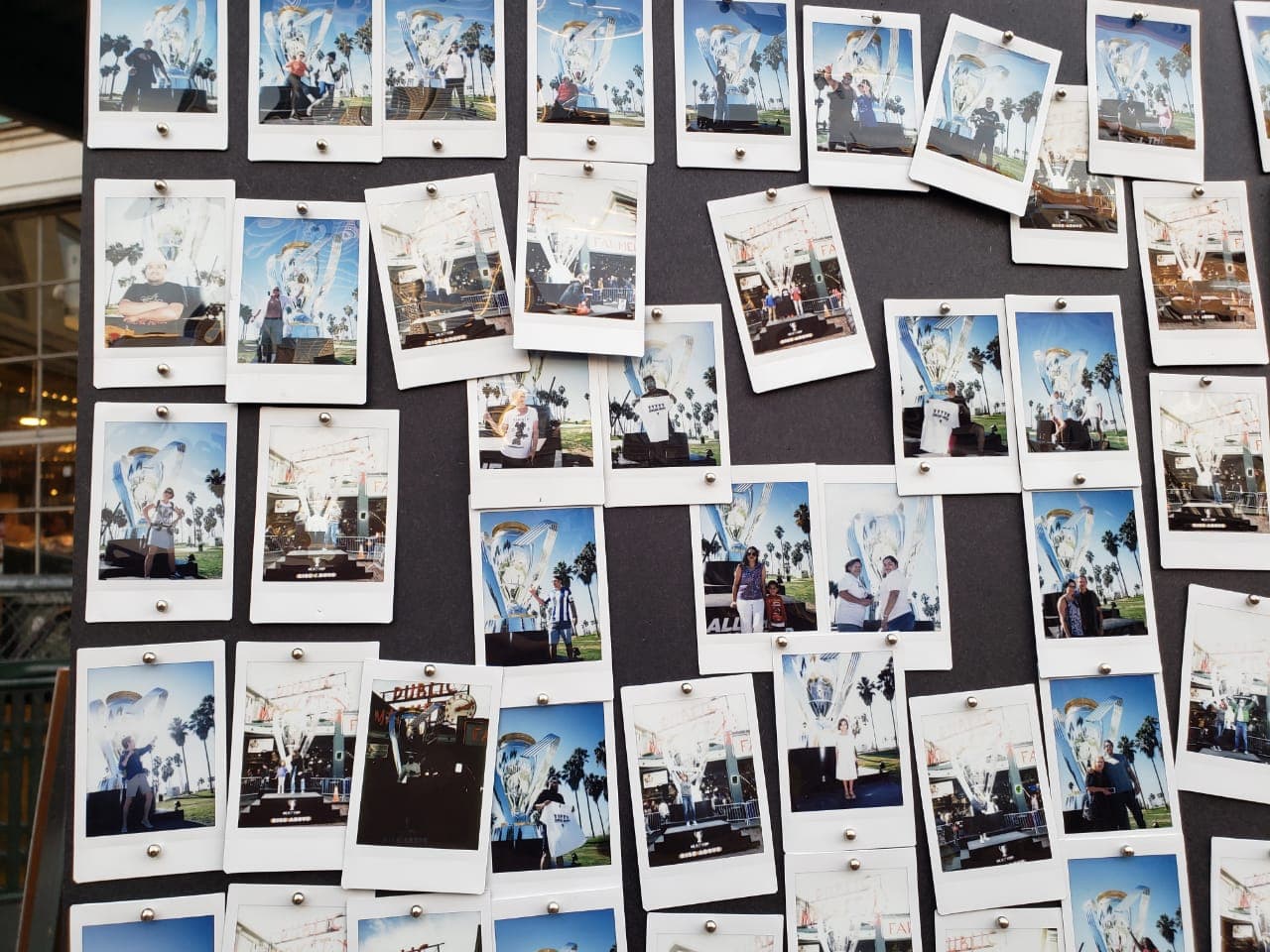 Las fotos del recuerdo con la réplica del trofeo la MLS.