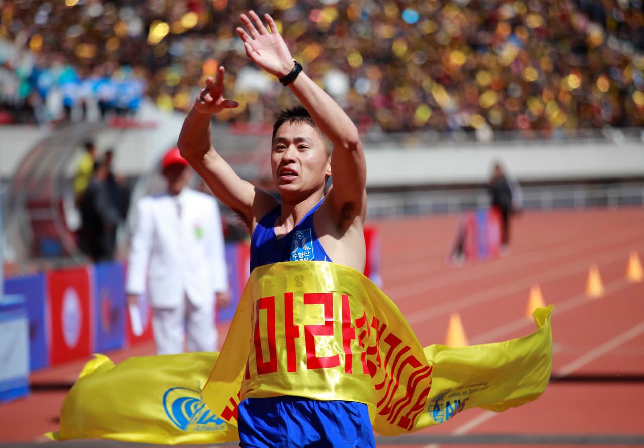 El ganador fue el norcoreano Ri Kang Bom, con un tiempo de dos horas, 11 minutos y 18 segundos.