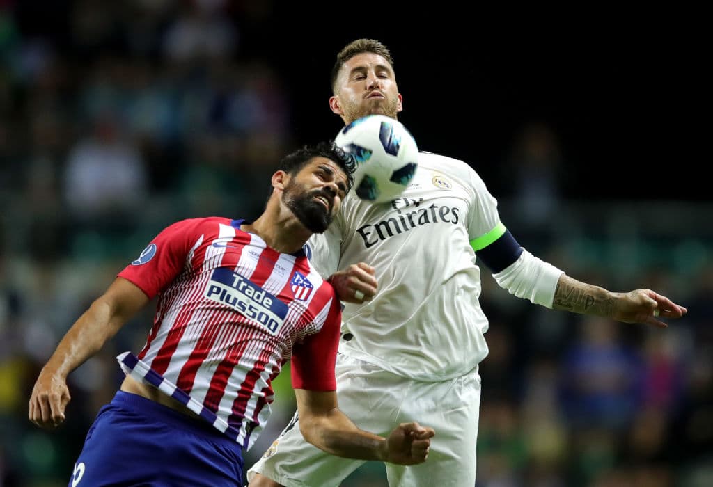 No obstante, Real Madrid controló las embestidas de Atlético para empezar a adueñarse del balón.