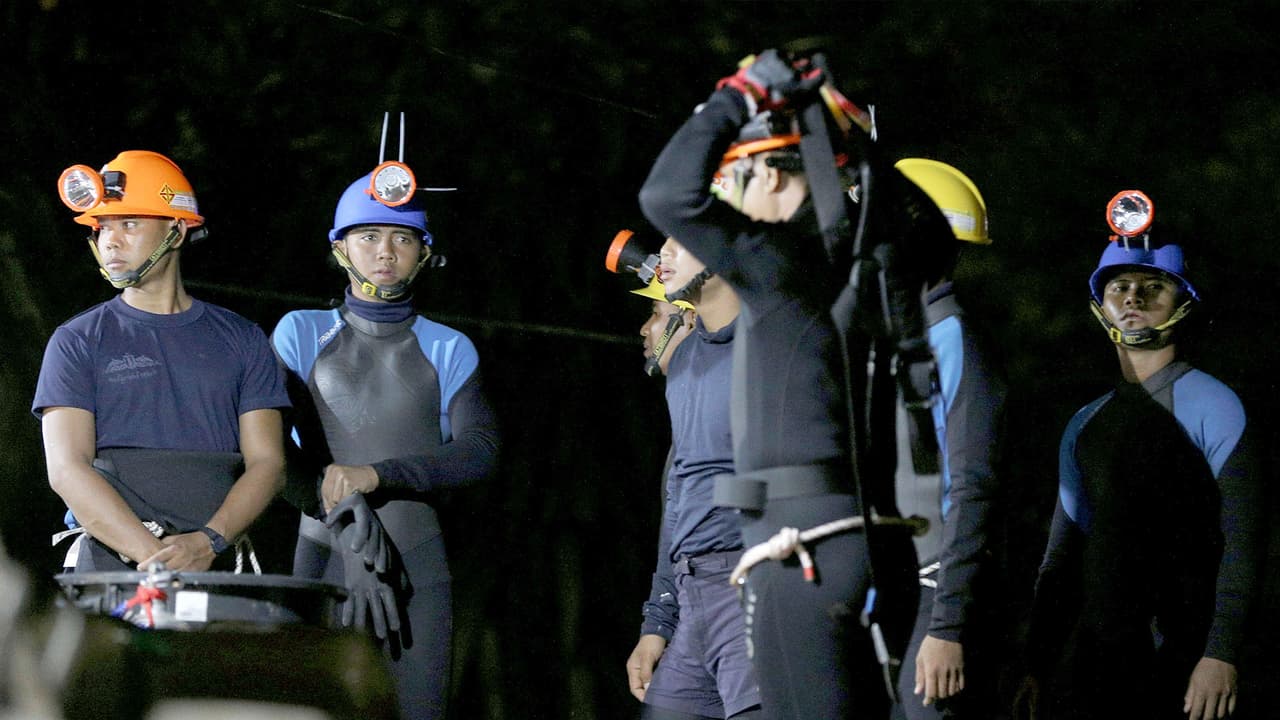 'Sam yak': el paso más estrecho y crítico de la cueva en Tailandia que deben sortear los niños camino al exterior