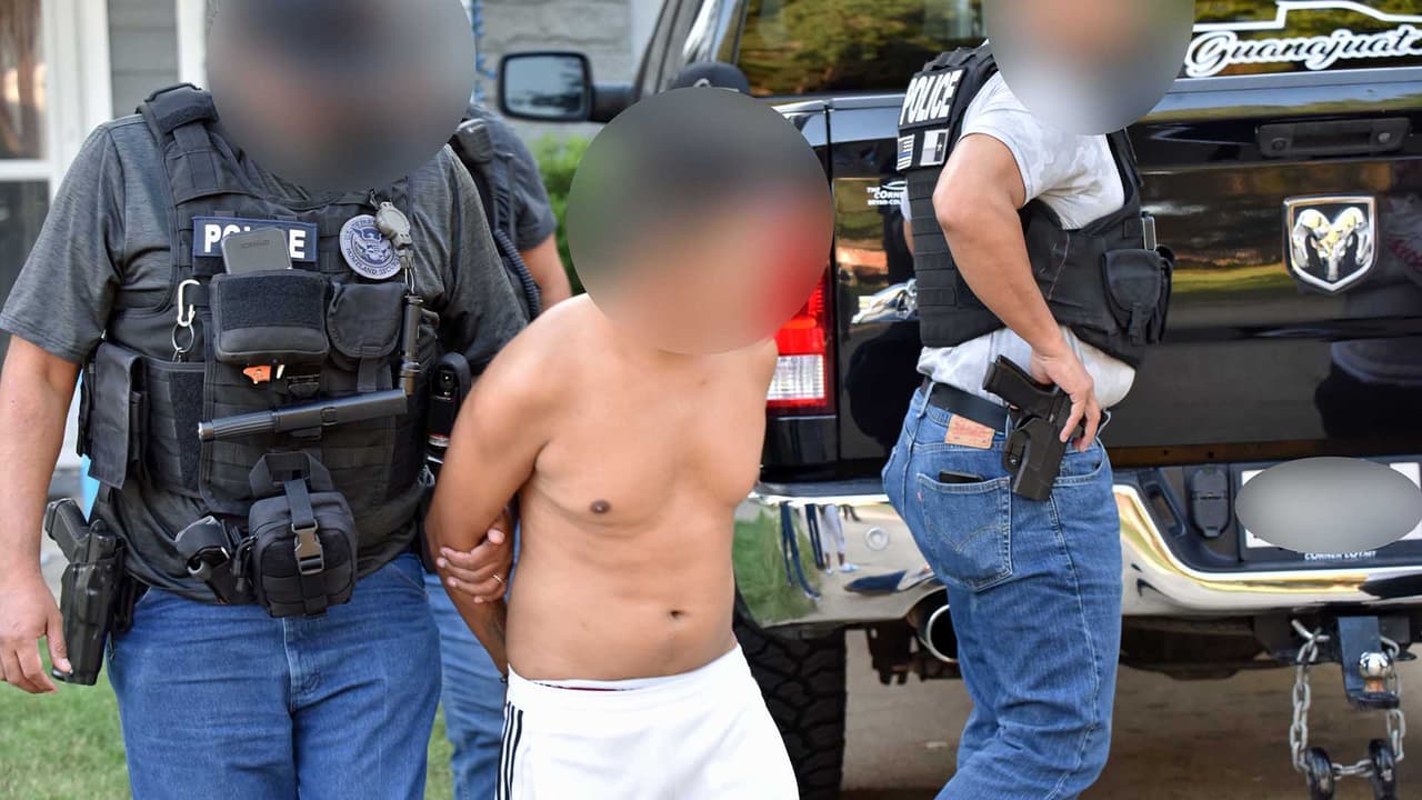 ICE arresta a 18 inmigrantes indocumentados en Houston que tenían condenas previas por conducir ebrios 