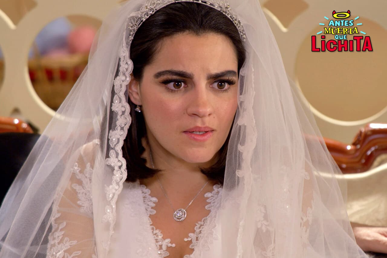 Alicia se salva de cometer un grave error al ser interrumpida su boda con Alex.