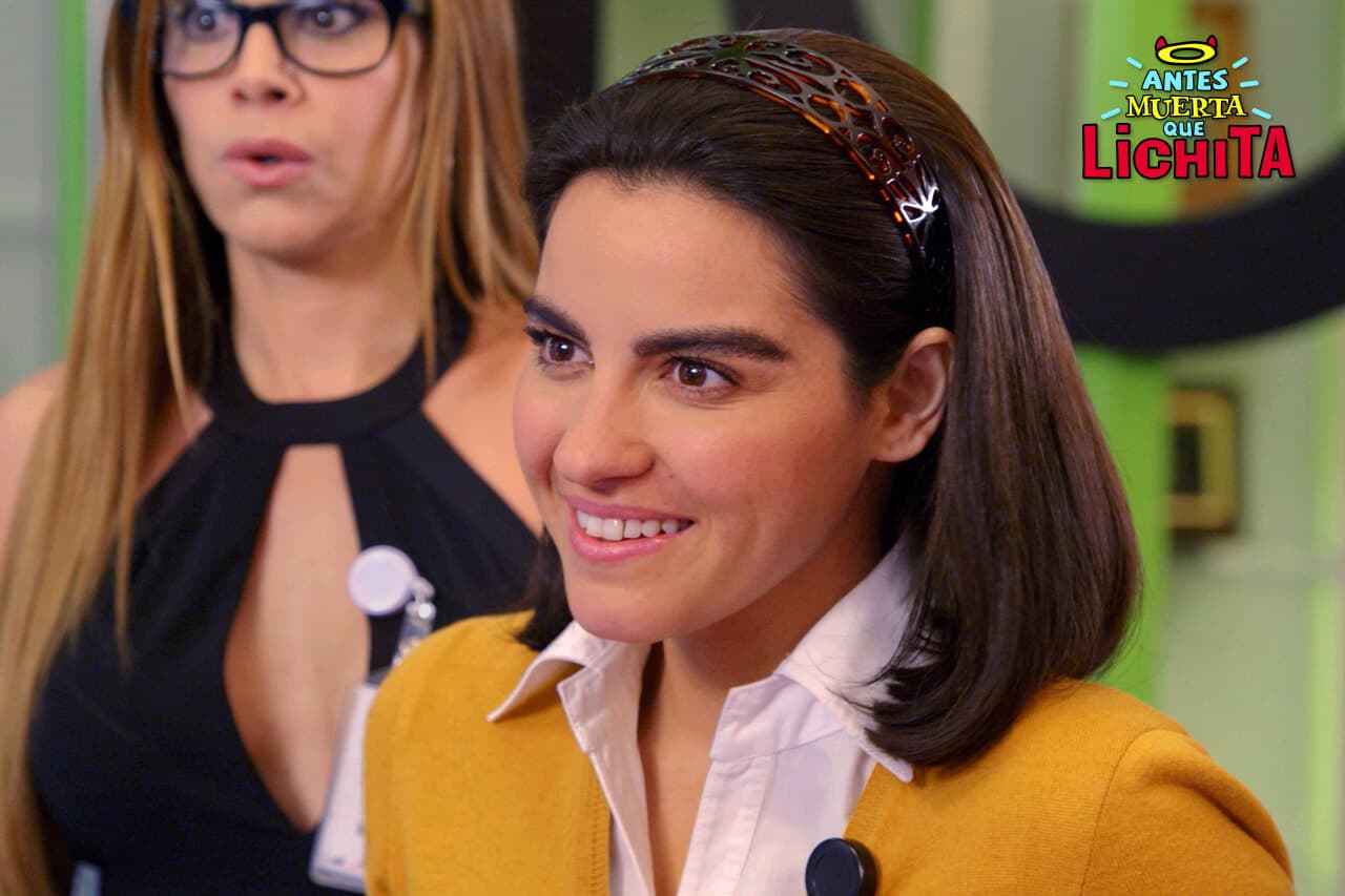 Alicia se convierte en la novia de Alex y cautiva a todos con su nuevo look en una importante entrevista de sociales.